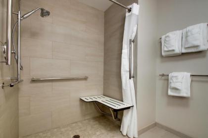 Holiday Inn Express & Suites - Elizabethtown North an IHG Hotel - image 3