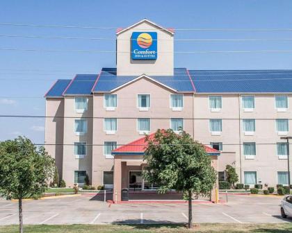 Comfort Inn & Suites - image 13