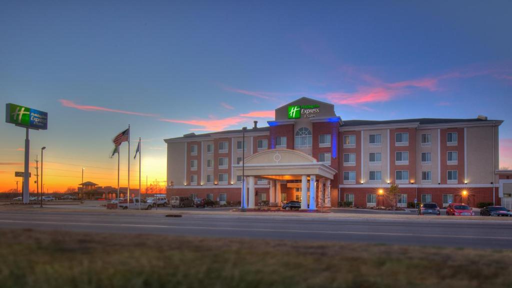 Holiday Inn Express Hotel and Suites Elk City an IHG Hotel - main image