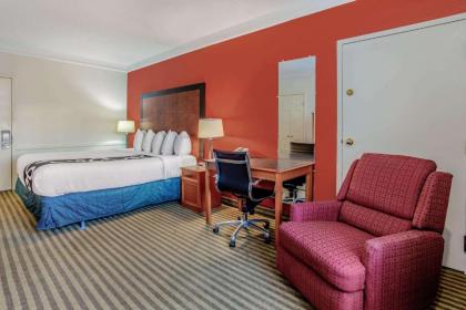 La Quinta Inn by Wyndham Chicago O'Hare Airport - image 18