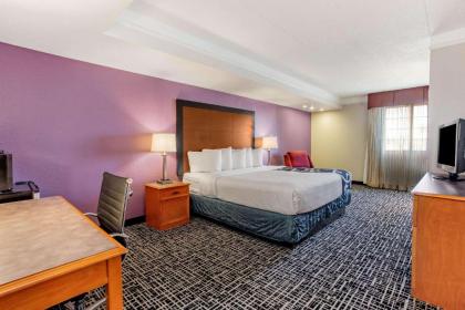 La Quinta Inn by Wyndham Chicago O'Hare Airport - image 20