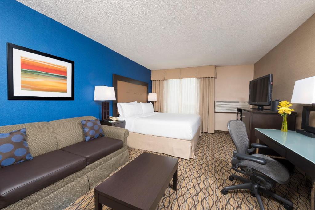 Holiday Inn Chicago - Elk Grove an IHG Hotel - image 3