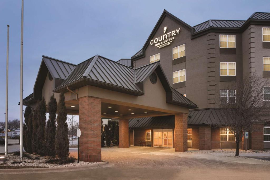 Country Inn & Suites by Radisson Elk Grove Village/Itasca - main image