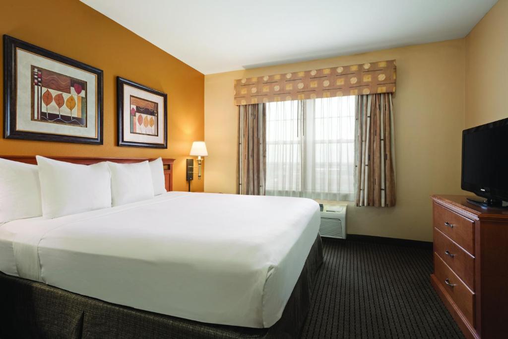 Country Inn & Suites by Radisson Elk Grove Village/Itasca - image 4