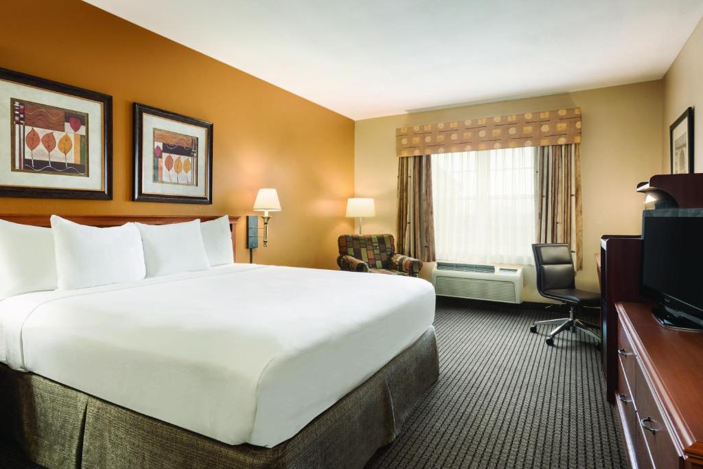 Country Inn & Suites by Radisson Elk Grove Village/Itasca - image 6