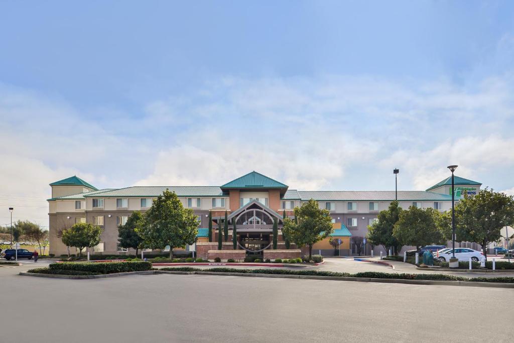 Holiday Inn Express Hotel & Suites Elk Grove Ctrl - Sacramento S an IHG Hotel - main image