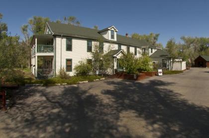 The Historic Elk Mountain Hotel - image 8