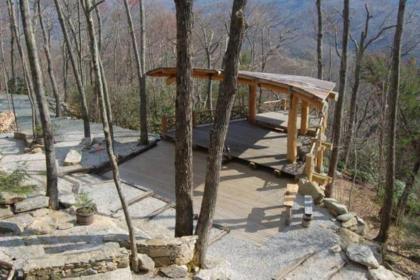 2 BR Cabin with Hot Tub Deck Fire Pl - image 11