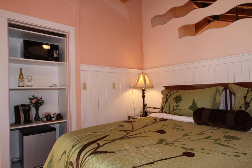 Elk Cove Inn & Spa - image 2