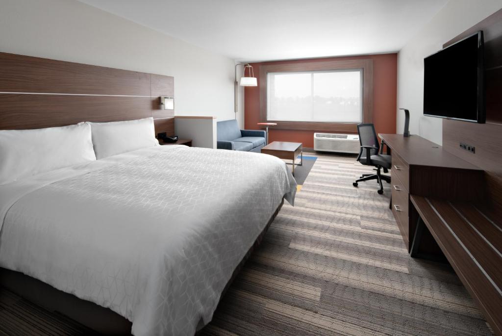 Holiday Inn Express & Suites - Elkhorn - Lake Geneva Area an IHG Hotel - image 7