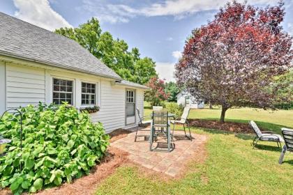 Picturesque Elkin Shady Oaks Farmhouse with Hot Tub - image 10