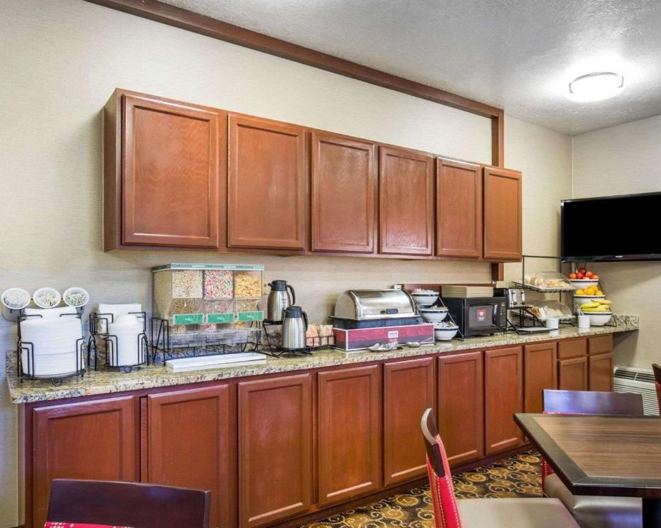 Comfort Inn Elko - image 7