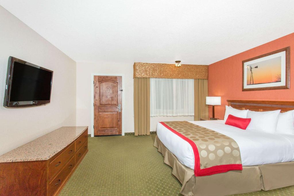 Ramada by Wyndham Elko Hotel at Stockmen's Casino - image 3