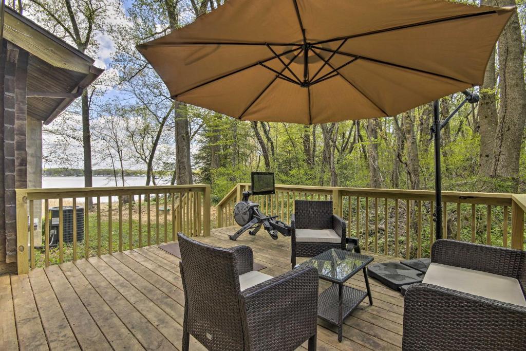 Riverfront Cabin with Hot Tub 2H from NYC and DC! - image 2