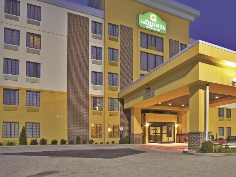 La Quinta Inn & Suites by Wyndham Elkview - main image