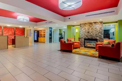 La Quinta Inn & Suites by Wyndham Elkview - image 2