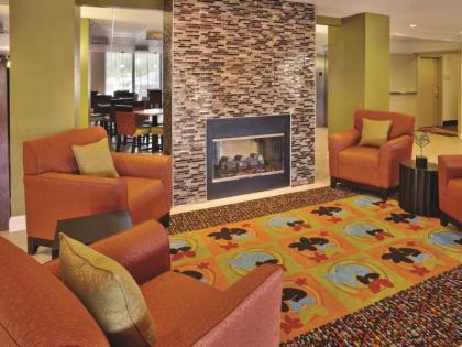 La Quinta Inn & Suites by Wyndham Elkview - image 6