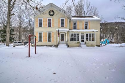 Spacious Victorian Home quarter Mi to Holiday Valley! - image 2