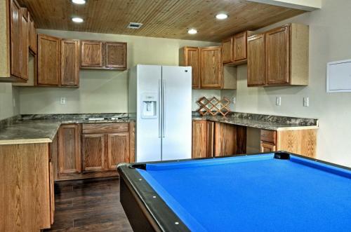 Grand Ellijay Cabin with Mountain Views and Pool Table! - main image