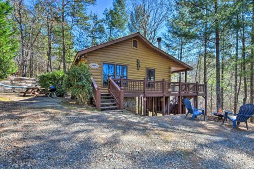 Ellijay Cabin with Hot Tub and Deck in National Forest - main image