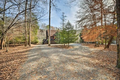 Riverbend Reserve Cabin with Pvt Yard and Fire Pit - image 4