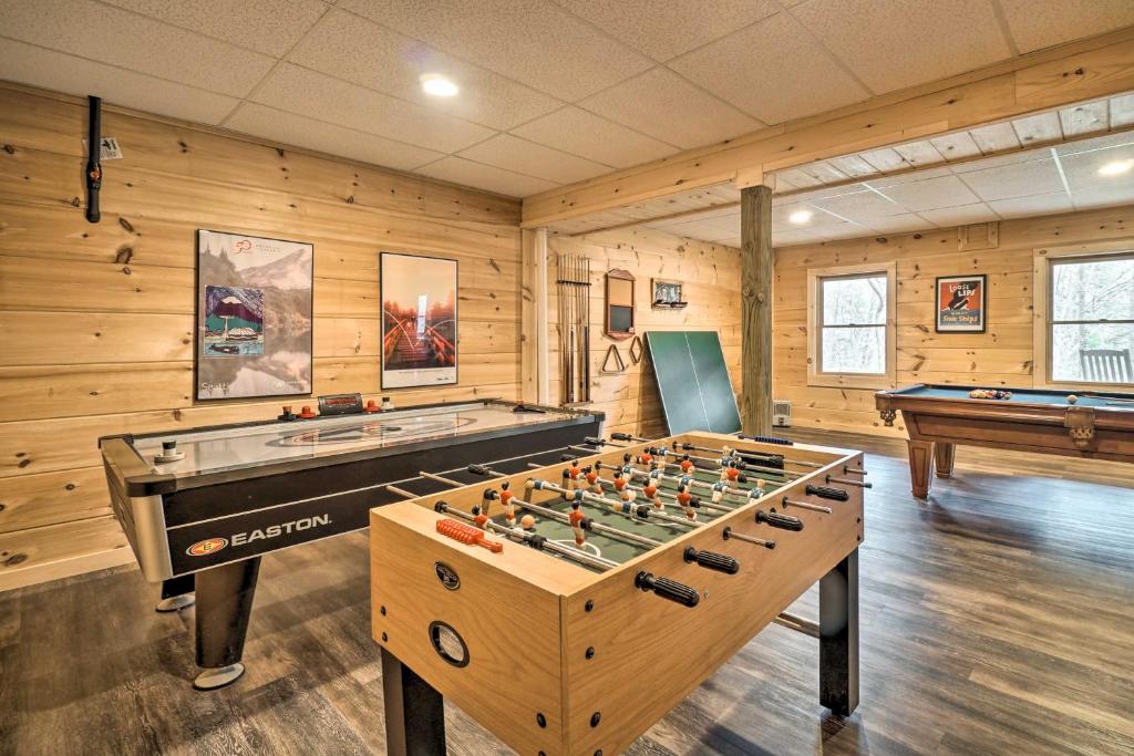 Lakeside Retreat in Ellijay with Game Room and Grill! - image 6