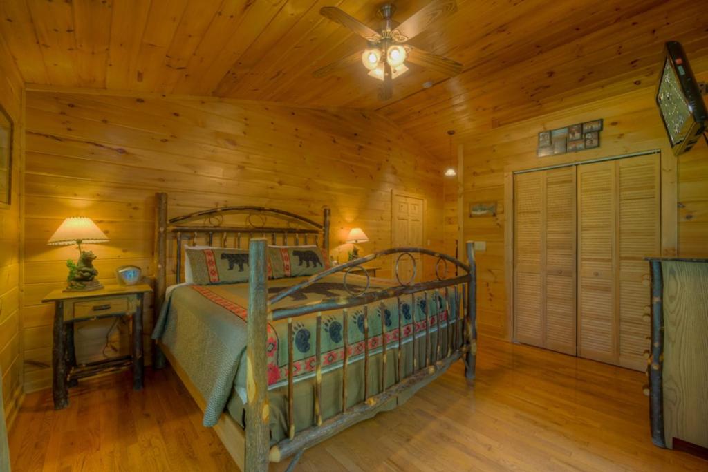 Skyline Lodge by Escape to Blue Ridge - image 3