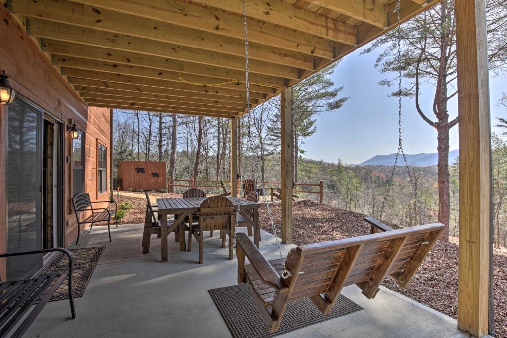 Newly Built Cabin with Mtn Views Hot Tub and Fire Pit - image 2