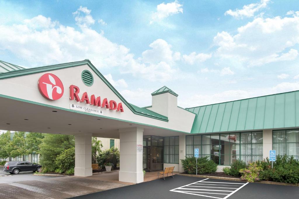 Ramada by Wyndham Ellsworth - main image