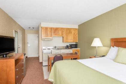 Ramada by Wyndham Ellsworth - image 15