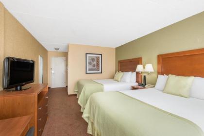 Ramada by Wyndham Ellsworth - image 3