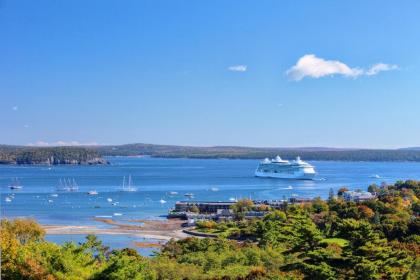 Hampton Inn Bar Harbor - image 9