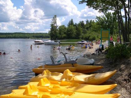 Patten Pond Camping Resort Lakefront Cottage 11 - image 10