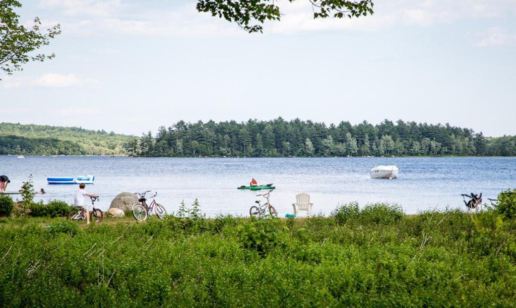 Patten Pond Camping Resort Lakefront Cottage 11 - image 2