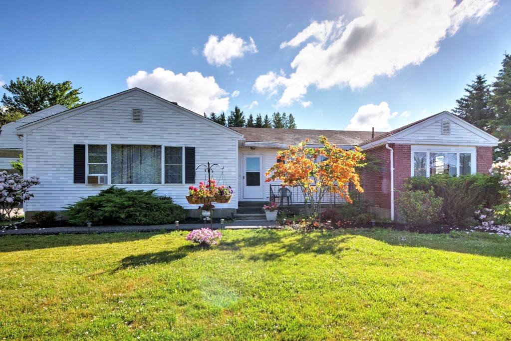 Cozy Ellsworth Home with Yard 15 Mi to Acadia! - main image