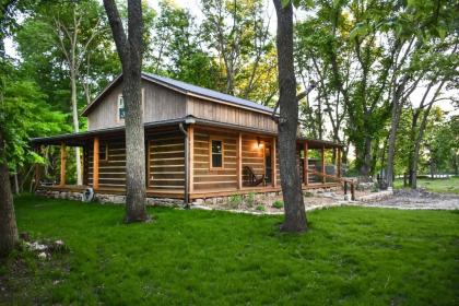 Private Chase County Cabin on middle Creek Elmdale Kansas