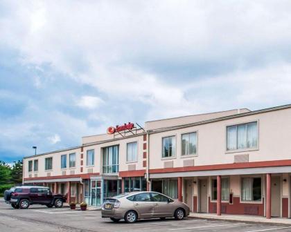 Econo Lodge Elmira - image 2