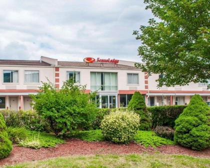 Econo Lodge Elmira - image 4