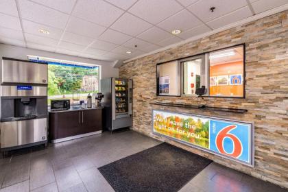 Motel 6-Elmsford NY - White Plains - image 9