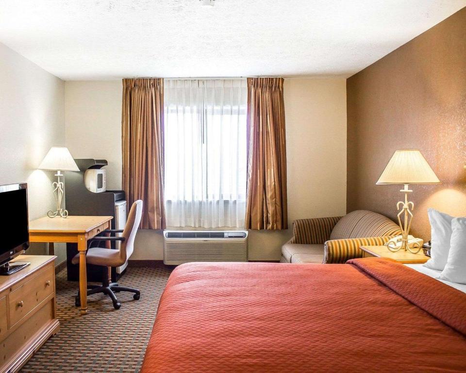 Quality Inn Elyria - image 2