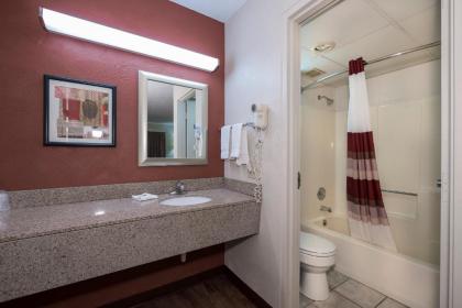 Red Roof Inn & Suites Cleveland - Elyria - image 11