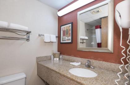 Red Roof Inn & Suites Cleveland - Elyria - image 12