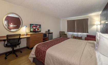 Red Roof Inn & Suites Cleveland - Elyria - image 14