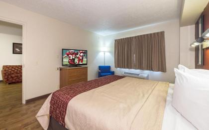 Red Roof Inn & Suites Cleveland - Elyria - image 9