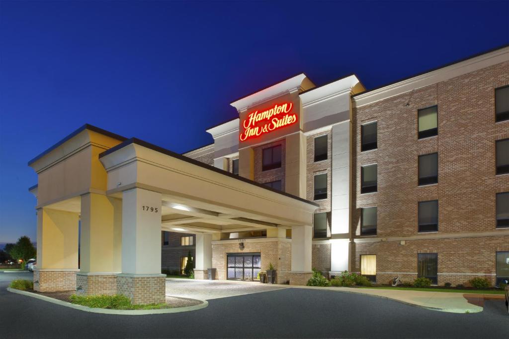 Hampton Inn & Suites - Elyria OH - image 7