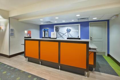 Hampton Inn & Suites - Elyria OH - image 9