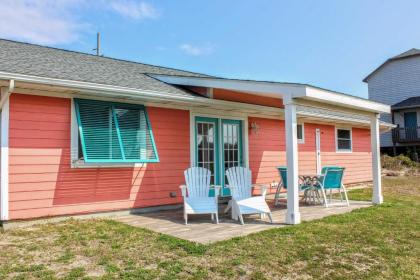 Colorful Emerald Isle Home Walk to the Beach - image 12