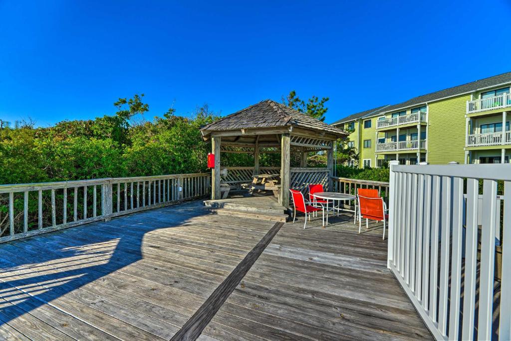 Oceanfront Emerald Isle Condo Walk to Beach! - image 5