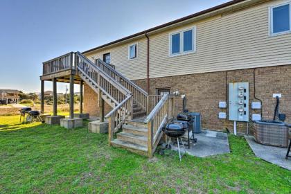 East of the Sun Beachside Apartment with Deck! - image 15