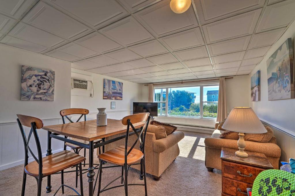 Hannahs Place - Beachy Apt with Ocean Views! - image 2